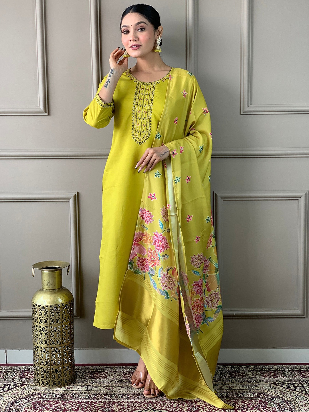 Storebrite Floral Regular Chanderi Silk Straight Kurta with Trousers & With Dupatta, Yellow
Storebrite Floral Regular Chanderi Silk Straight Kurta with Trousers & With Dupatta, Yellow