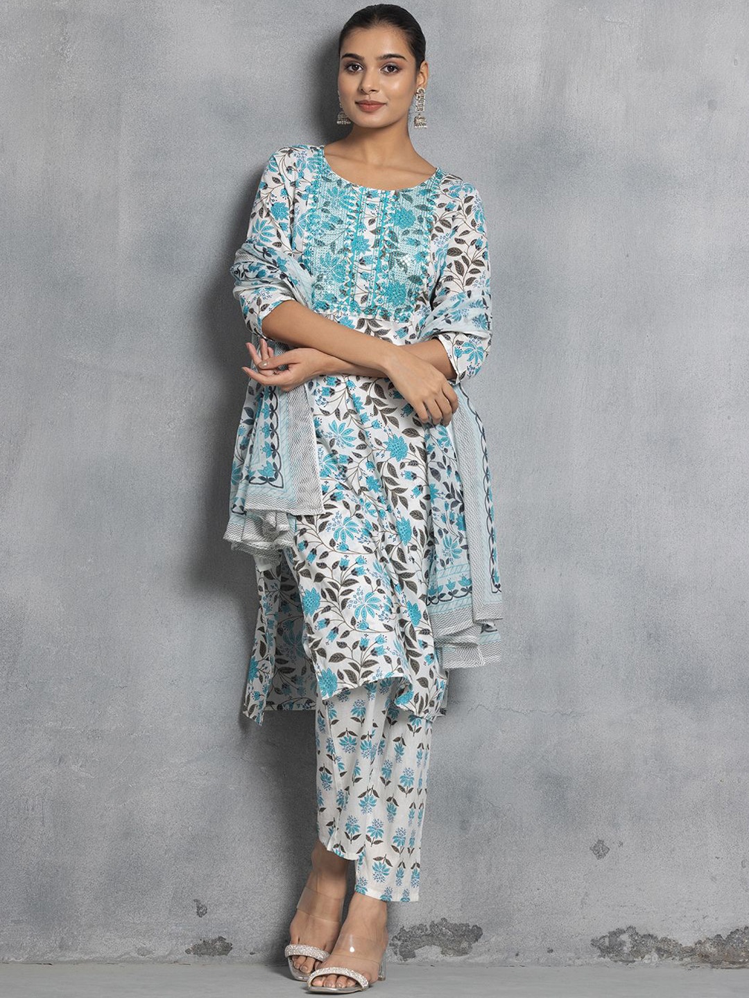 Rang by Indya Floral Printed Sequinned Pure Cotton Straight Kurta With Trousers & Dupatta, Blue
Rang by Indya Floral Printed Sequinned Pure Cotton Straight Kurta With Trousers & Dupatta, Blue