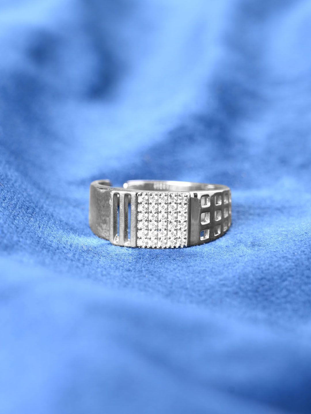 Clara Men 925 Sterling Silver Platinum-Plated Zirconia-Studded Adjustable Finger Ring
Clara Men 925 Sterling Silver Platinum-Plated Zirconia-Studded Adjustable Finger Ring
