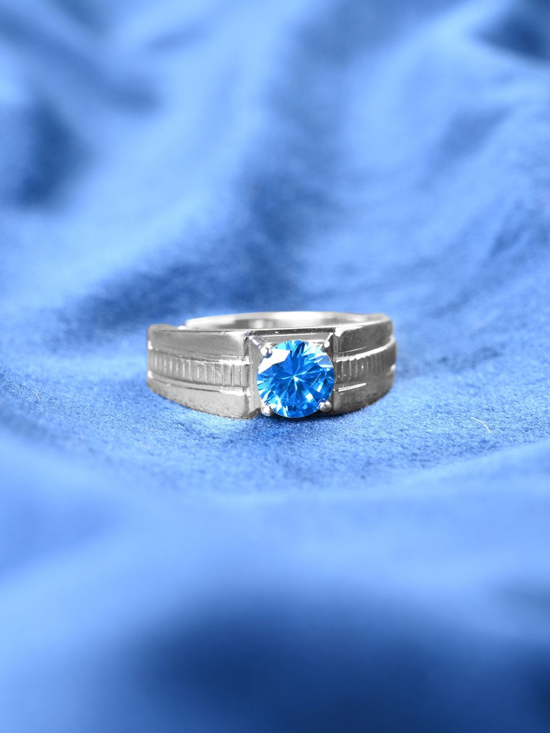 Clara Men 925 Sterling Silver Platinum-Plated Zirconia-Studded Adjustable Finger Ring
Clara Men 925 Sterling Silver Platinum-Plated Zirconia-Studded Adjustable Finger Ring