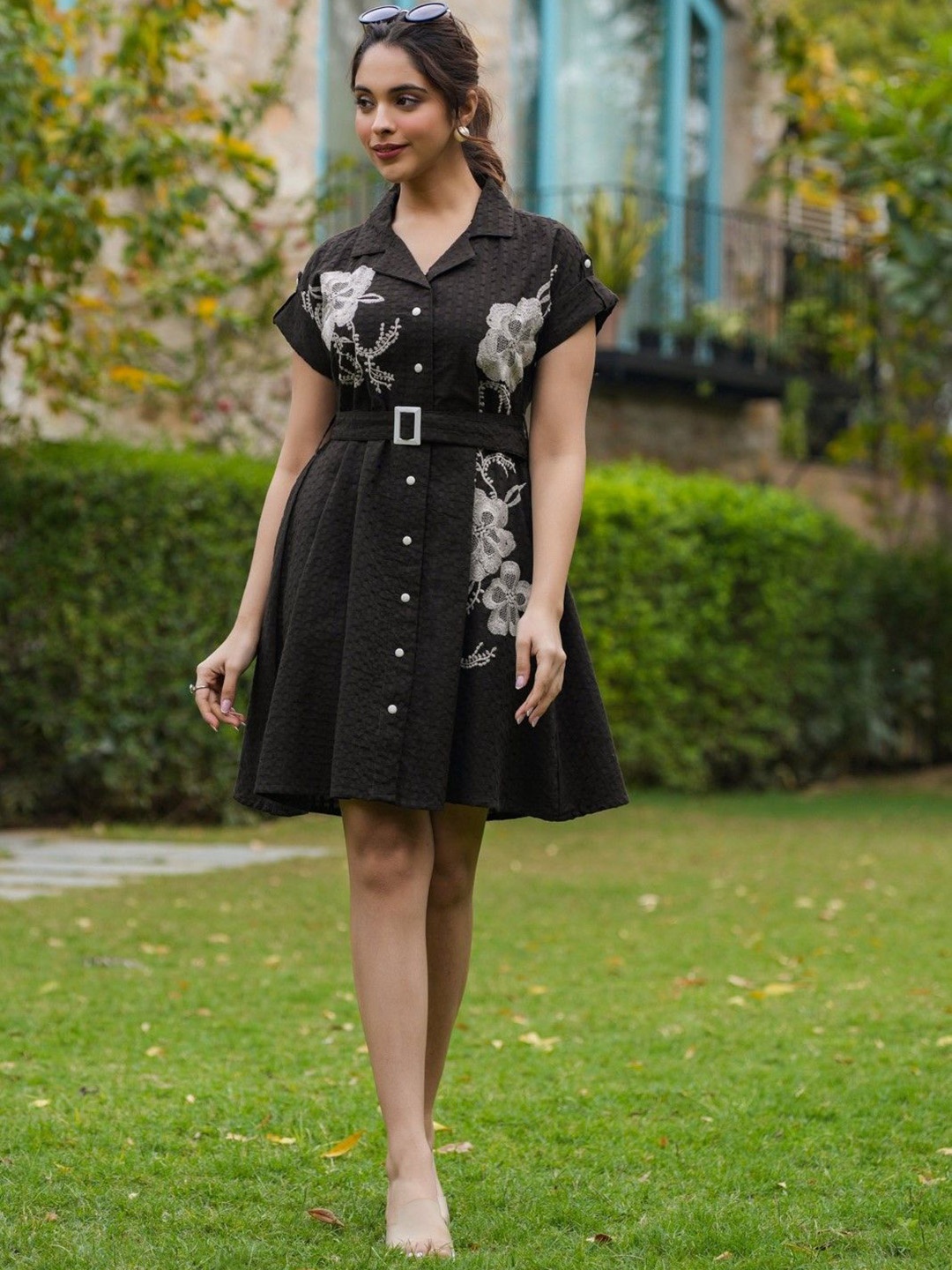 AUTUMN LANE Women Floral Embroidered Shirt Collar Cotton Above Knee Shirt Dress, Black
AUTUMN LANE Women Floral Embroidered Shirt Collar Cotton Above Knee Shirt Dress, Black