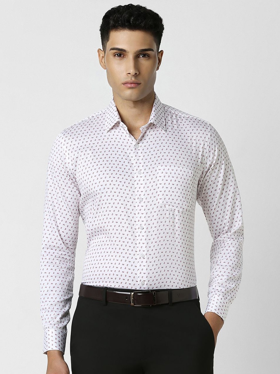Van Heusen Men Spread Collar Micro Ditsy Printed Cotton Slim Fit Casual Shirt, White
Van Heusen Men Spread Collar Micro Ditsy Printed Cotton Slim Fit Casual Shirt, White