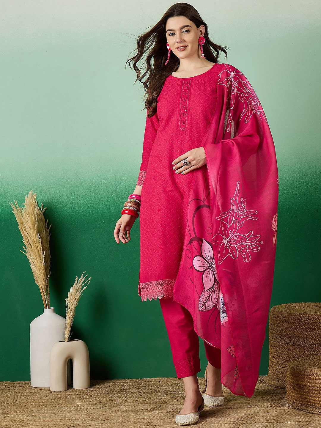 all about you Floral Embroidered Pure Cotton Straight Kurta with Trousers & Dupatta, Pink
all about you Floral Embroidered Pure Cotton Straight Kurta with Trousers & Dupatta, Pink
