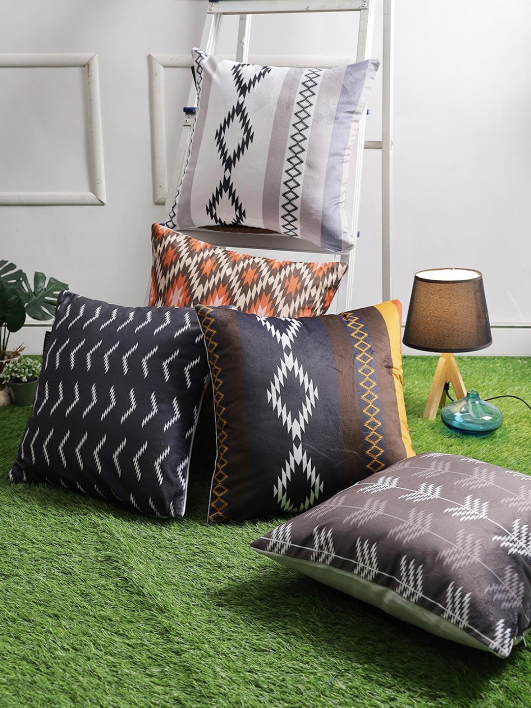 Myntra Elegant Homes Blue & White 5 Pieces Geometric Velvet Square Cushion Covers
Myntra Elegant Homes Blue & White 5 Pieces Geometric Velvet Square Cushion Covers