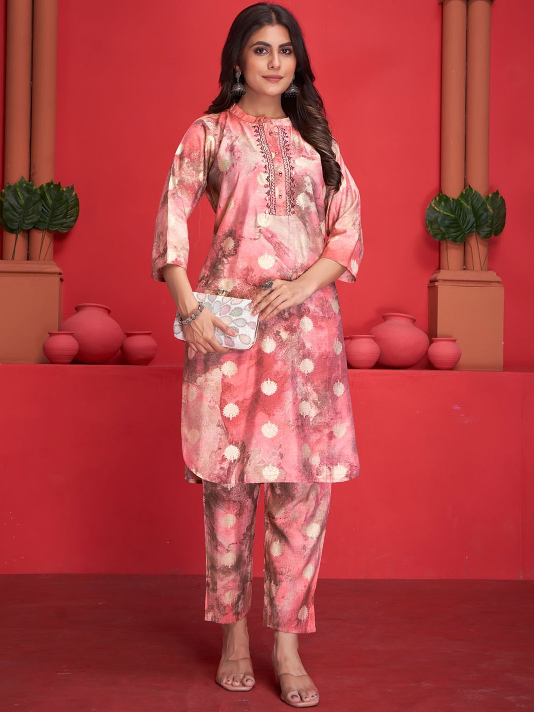 STYLE SAMSARA Floral Printed Mandarin Collar Mirror Work Regular Kurta with Trousers, Pink
STYLE SAMSARA Floral Printed Mandarin Collar Mirror Work Regular Kurta with Trousers, Pink