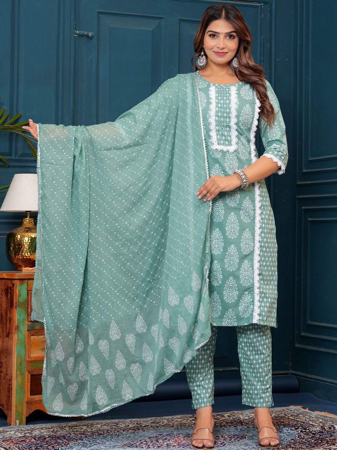 UNISETS Floral Printed Round Neck Mirror Work Straight Kurta With Trousers & Dupatta, Sea green
UNISETS Floral Printed Round Neck Mirror Work Straight Kurta With Trousers & Dupatta, Sea green