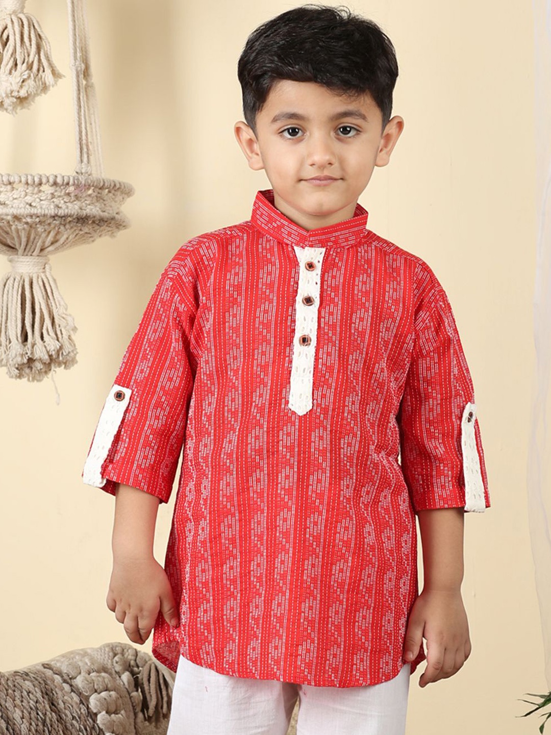 Sangria Boys Red & White Geometric Printed Mandarin Collar Straight Cotton Kurta
Sangria Boys Red & White Geometric Printed Mandarin Collar Straight Cotton Kurta