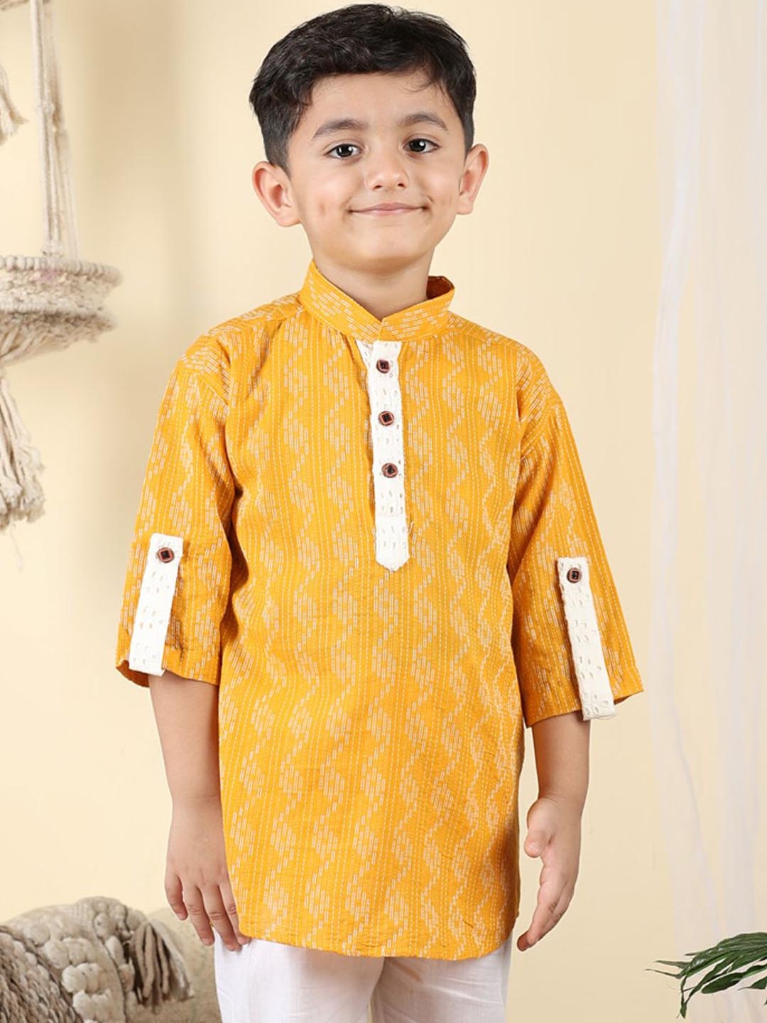 Sangria Boys Yellow & White Geometric Printed Mandarin Collar Straight Cotton Kurta
Sangria Boys Yellow & White Geometric Printed Mandarin Collar Straight Cotton Kurta