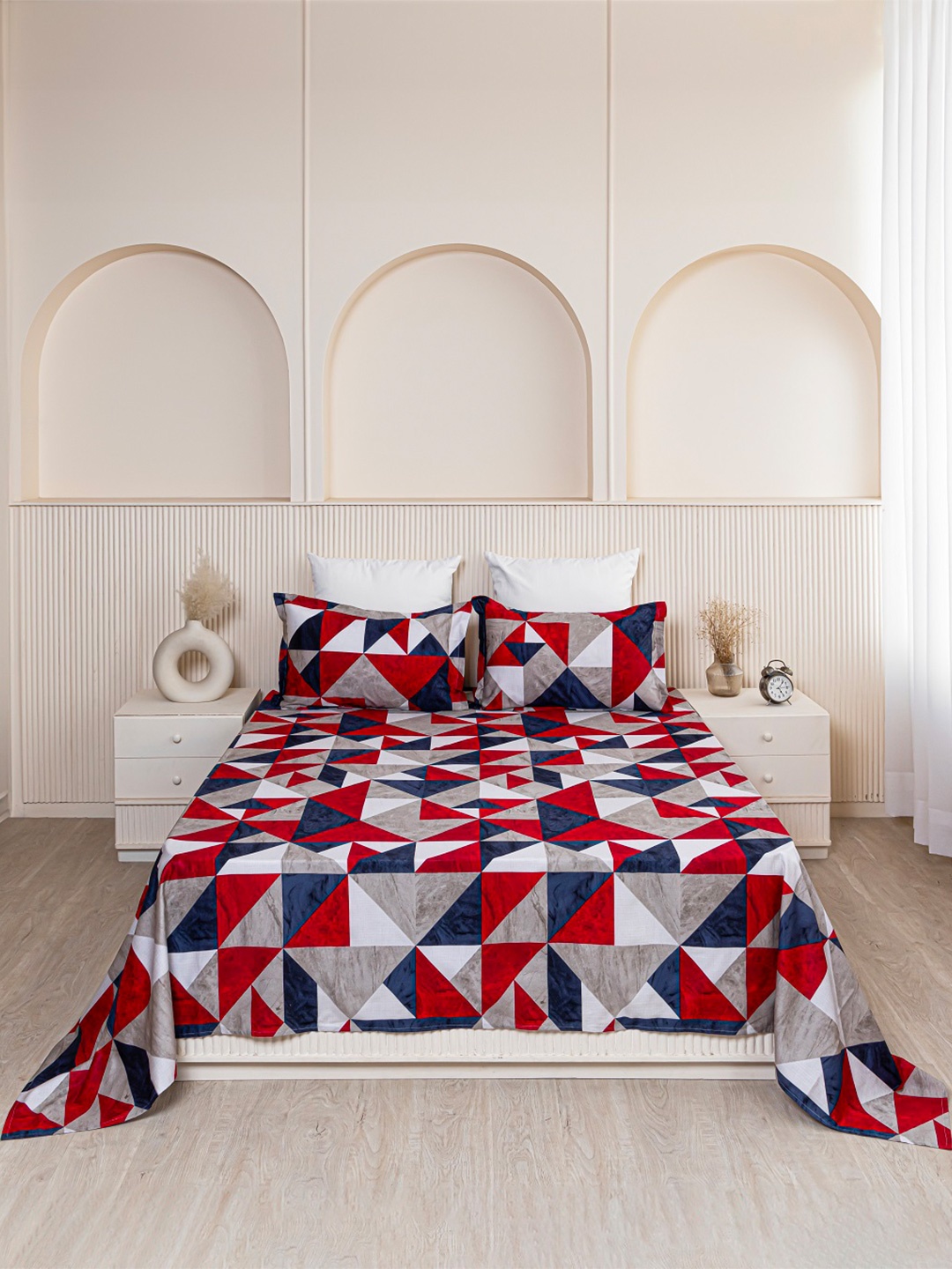 HOMEMONDE Red Geometric Printed 210 TC Cotton Double King Bedsheet & 2 Pillow Covers
HOMEMONDE Red Geometric Printed 210 TC Cotton Double King Bedsheet & 2 Pillow Covers