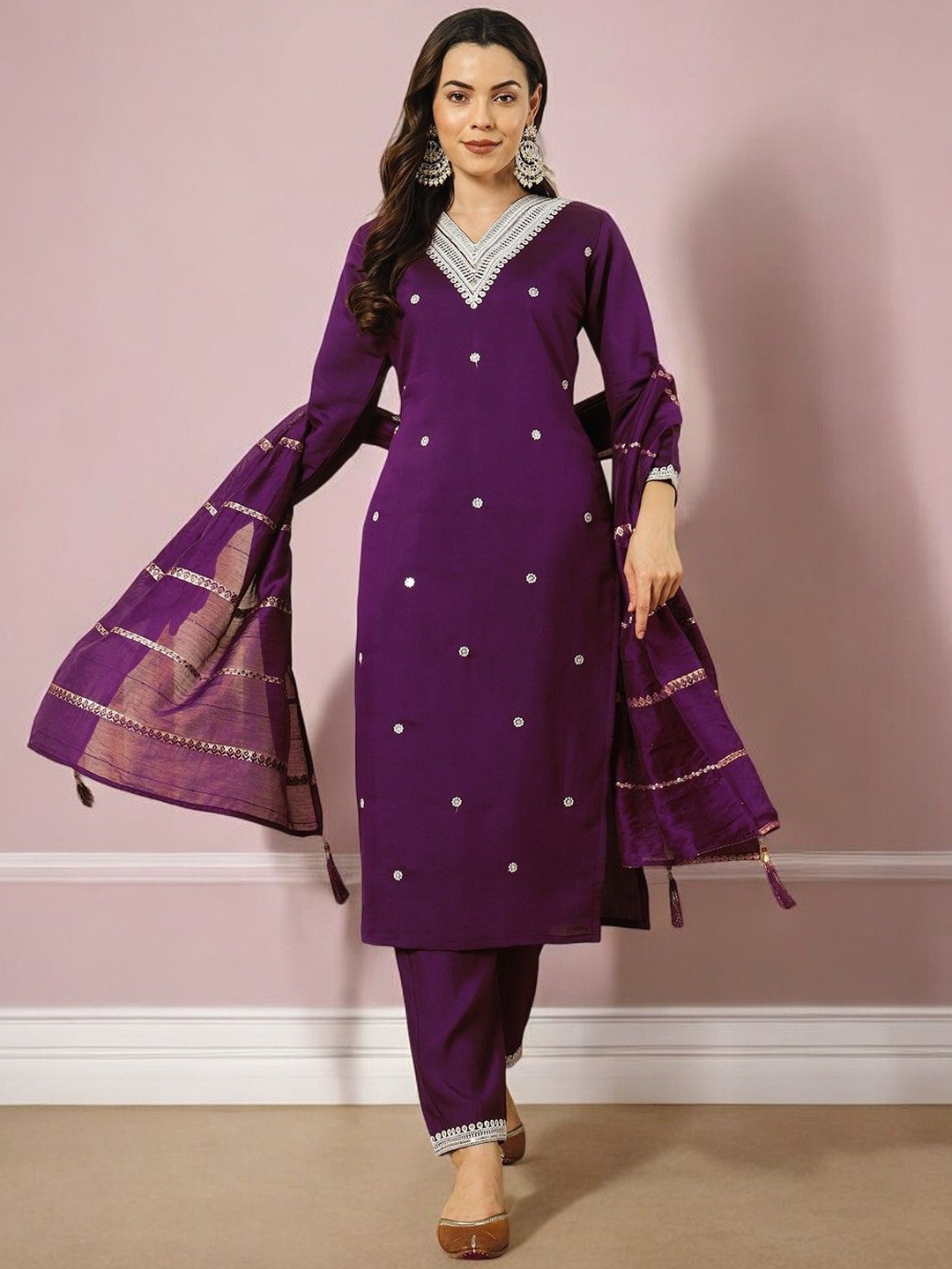 BHUMIKA CREATION Floral Embroidered Raw Silk Straight Kurta with Trousers & Dupatta, Purple
BHUMIKA CREATION Floral Embroidered Raw Silk Straight Kurta with Trousers & Dupatta, Purple