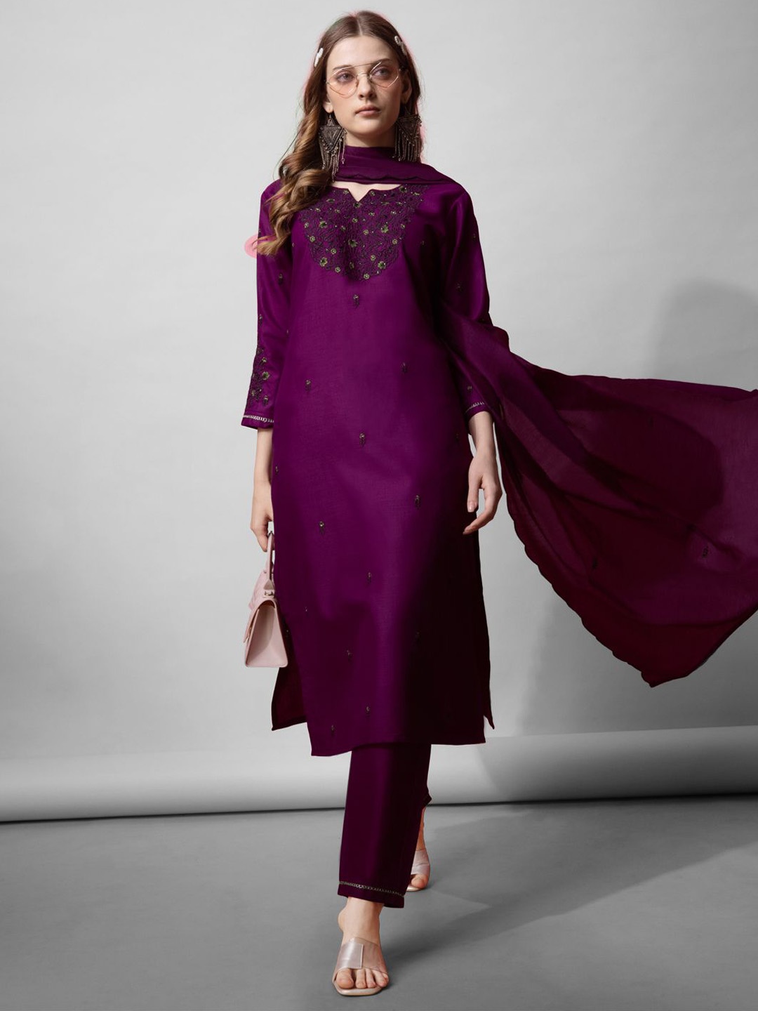 BAPS Floral Yoke Design Thread Work Pure Cotton Straight Kurta with Trousers & Dupatta, Purple
BAPS Floral Yoke Design Thread Work Pure Cotton Straight Kurta with Trousers & Dupatta, Purple