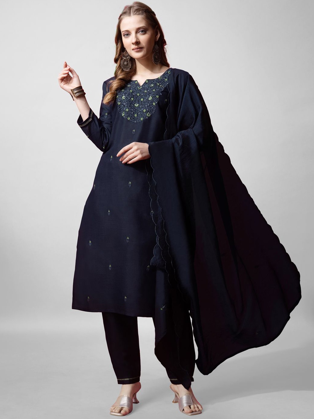 BAPS Floral Yoke Design Thread Work Pure Cotton Straight Kurta with Trousers & Dupatta, Navy blue
BAPS Floral Yoke Design Thread Work Pure Cotton Straight Kurta with Trousers & Dupatta, Navy blue