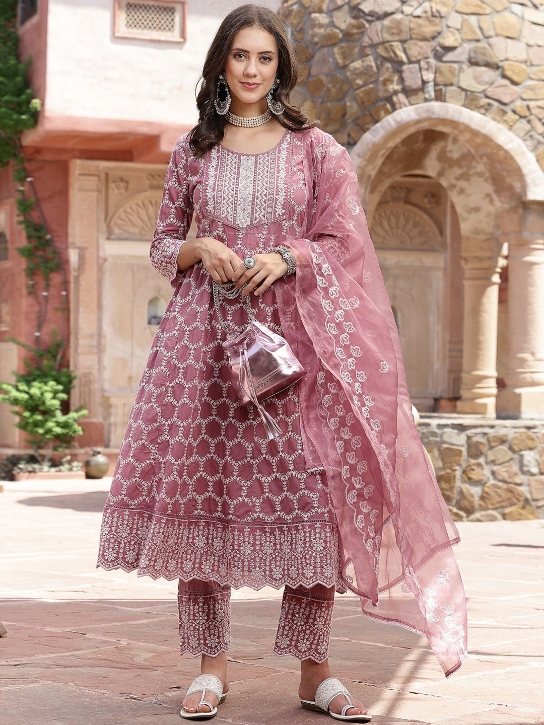 Stylum Mauve Ethnic Motifs Embroidered Sequinned Anarkali Kurta with Trousers & Dupatta
Stylum Mauve Ethnic Motifs Embroidered Sequinned Anarkali Kurta with Trousers & Dupatta