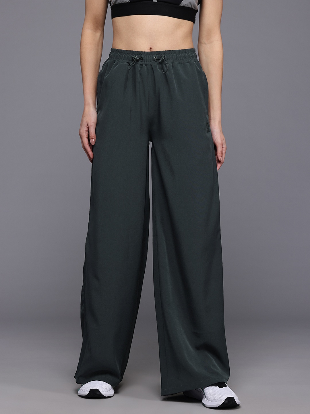 HRX by Hrithik Roshan Women Mid-Rise Regular Fit Lifestyle Flared Track Pants, Navy blue
HRX by Hrithik Roshan Women Mid-Rise Regular Fit Lifestyle Flared Track Pants, Navy blue