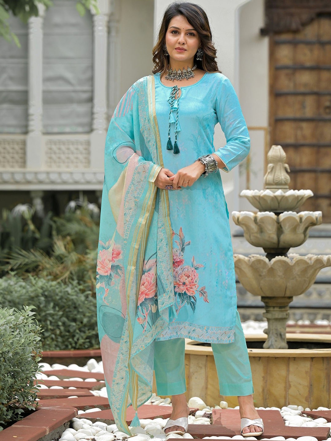 Label Khoj Floral Printed Tie-Up Neck Linen Straight Kurta With Trouser & Dupatta, Blue
Label Khoj Floral Printed Tie-Up Neck Linen Straight Kurta With Trouser & Dupatta, Blue