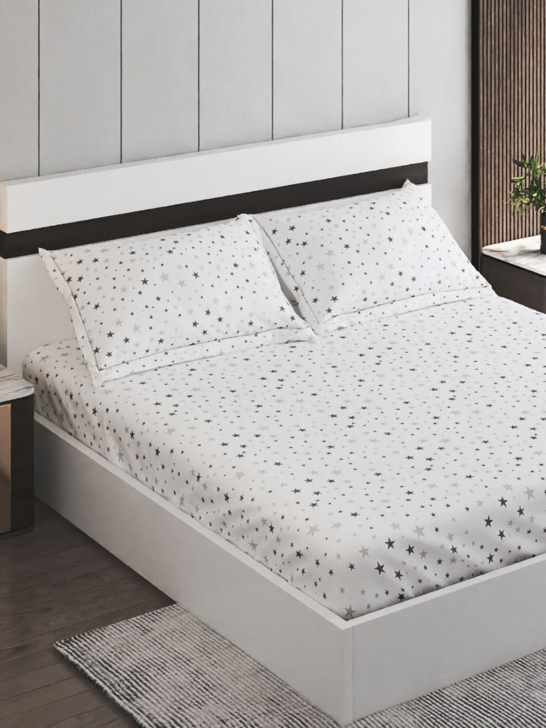 Home Centre White & Blue Geometric 150 TC Cotton Queen Bedsheet With 2 Pillow Covers
Home Centre White & Blue Geometric 150 TC Cotton Queen Bedsheet With 2 Pillow Covers