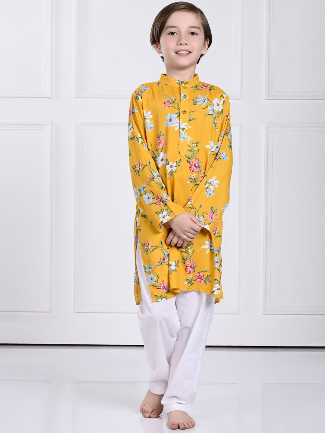 THE PONY & PEONY CO. Boys Floral Printed Mandarin Collar Regular Kurta with Pyjamas, Yellow
THE PONY & PEONY CO. Boys Floral Printed Mandarin Collar Regular Kurta with Pyjamas, Yellow