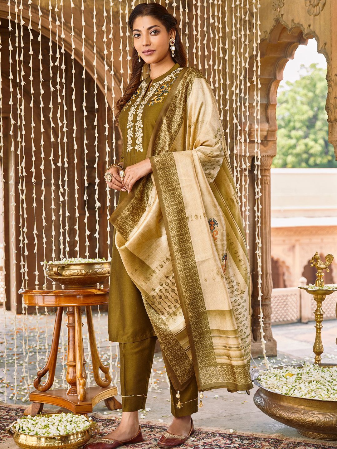 WOMEN PLUS Embroidered Regular Thread Work Straight Kurta With Trousers & Dupatta, Olive
WOMEN PLUS Embroidered Regular Thread Work Straight Kurta With Trousers & Dupatta, Olive