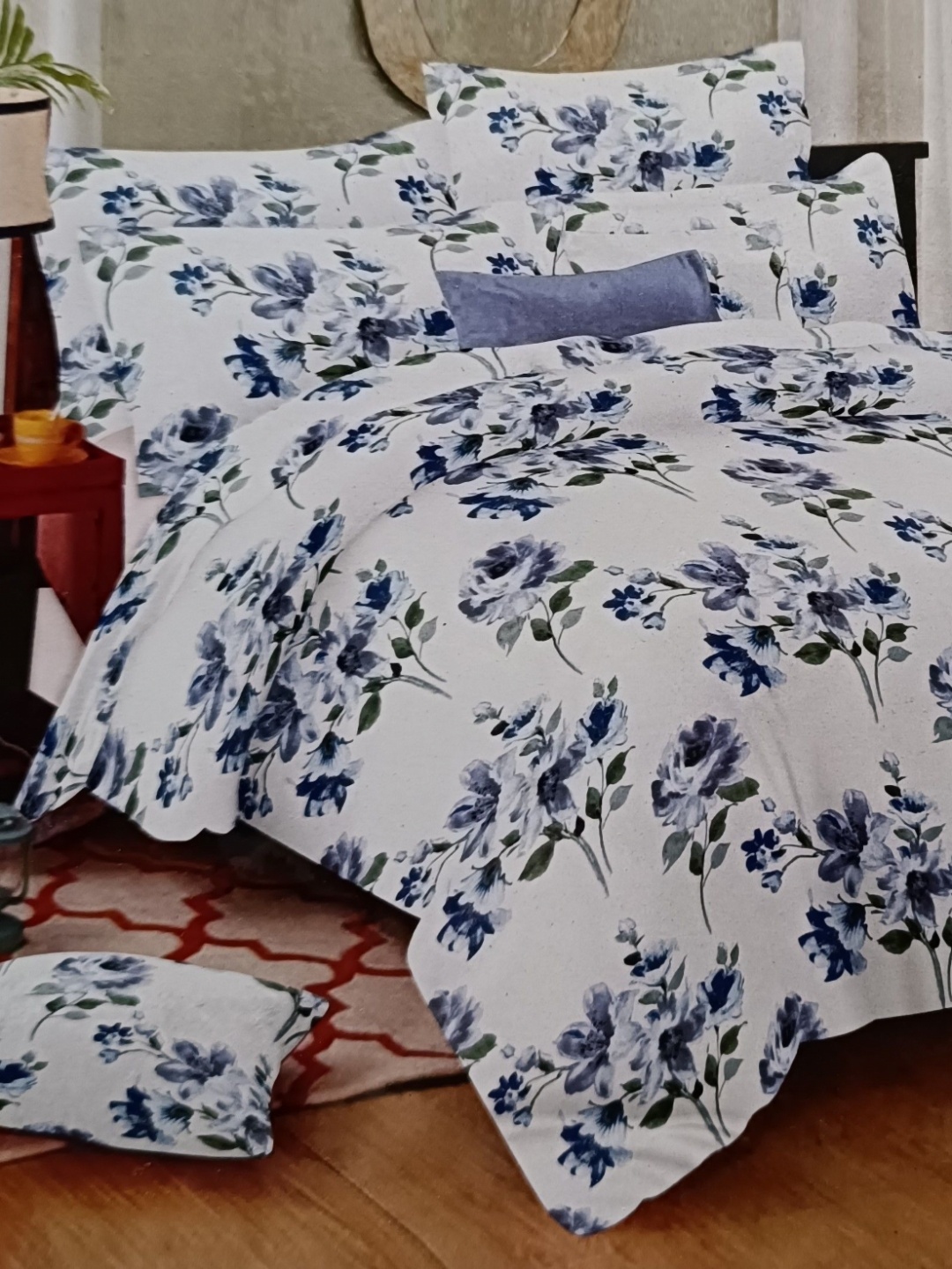 Signature White & Blue Floral Printed 180 TC Pure Coton King Bedsheet with 2 Pillow Covers
Signature White & Blue Floral Printed 180 TC Pure Coton King Bedsheet with 2 Pillow Covers