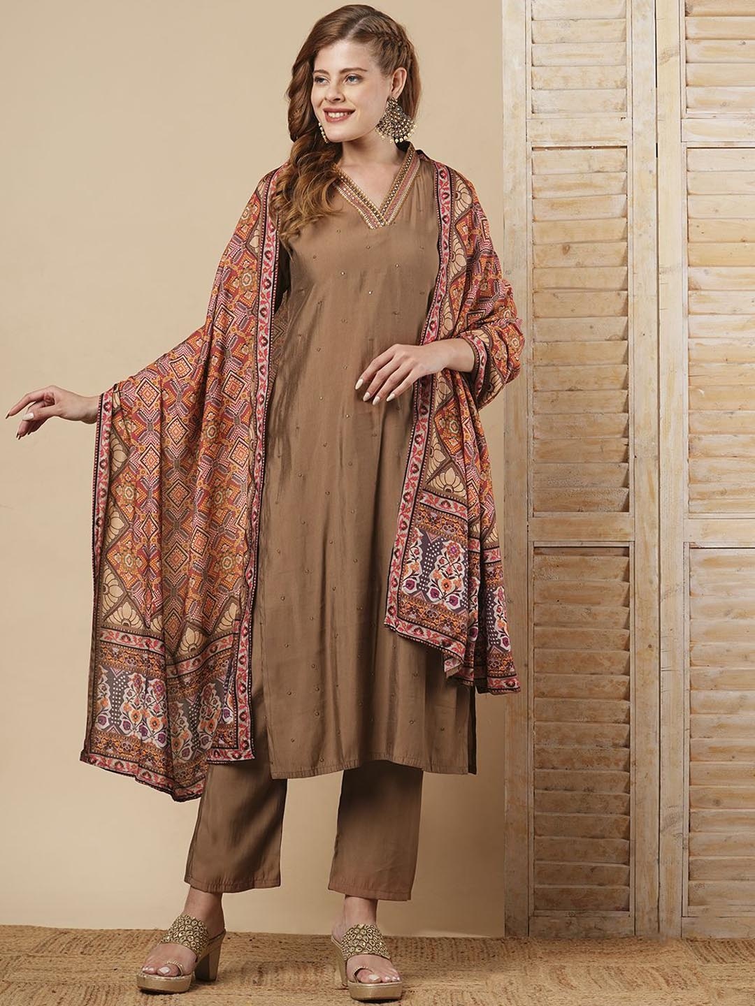 FASHOR Floral Embroidered V-Neck Mirror Work Straight Kurta with Trousers & Dupatta, Brown
FASHOR Floral Embroidered V-Neck Mirror Work Straight Kurta with Trousers & Dupatta, Brown