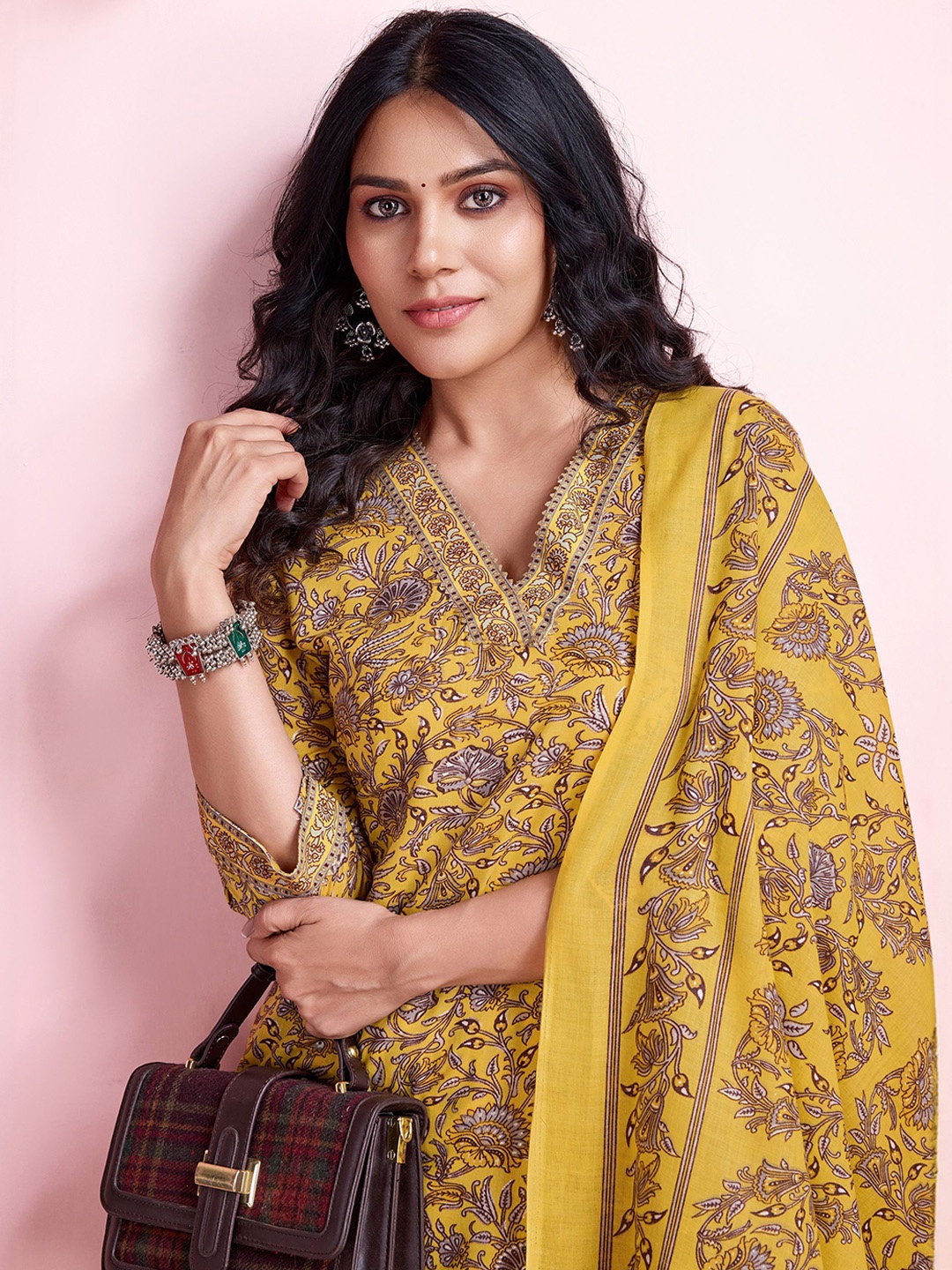 MOJILAA Floral Printed Regular Gotta Patti Pure Cotton Kurta with Salwar & Dupatta, Yellow
MOJILAA Floral Printed Regular Gotta Patti Pure Cotton Kurta with Salwar & Dupatta, Yellow