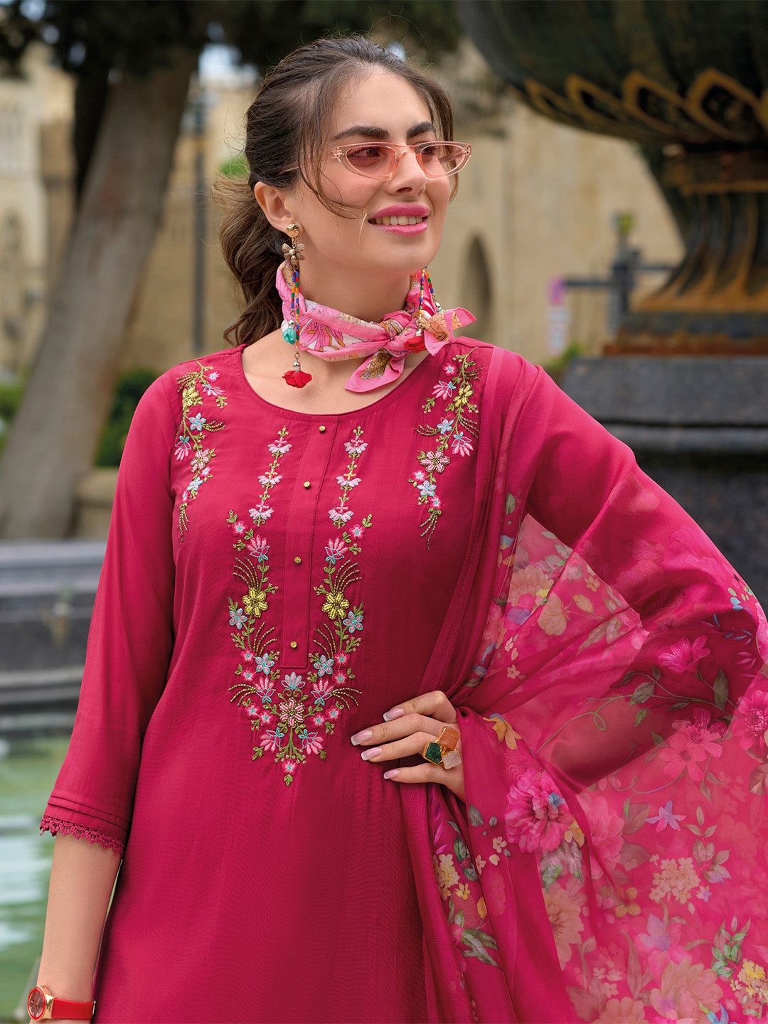 MOJILAA Floral Yoke Design Thread Work Straight Kurta with Salwar & Dupatta, Pink
MOJILAA Floral Yoke Design Thread Work Straight Kurta with Salwar & Dupatta, Pink