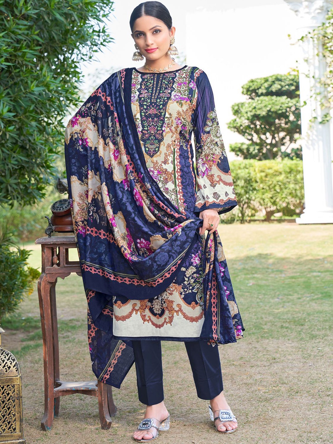 MOJILAA Ethnic Motifs Embroidered Beads & Stones Pure Cotton Kurta With Trousers & Dupatta, Navy blue
MOJILAA Ethnic Motifs Embroidered Beads & Stones Pure Cotton Kurta With Trousers & Dupatta, Navy blue