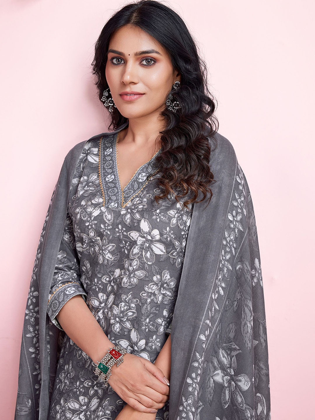 MOJILAA Floral Printed Regular Gotta Patti Pure Cotton Kurta with Salwar & Dupatta, Grey
MOJILAA Floral Printed Regular Gotta Patti Pure Cotton Kurta with Salwar & Dupatta, Grey
