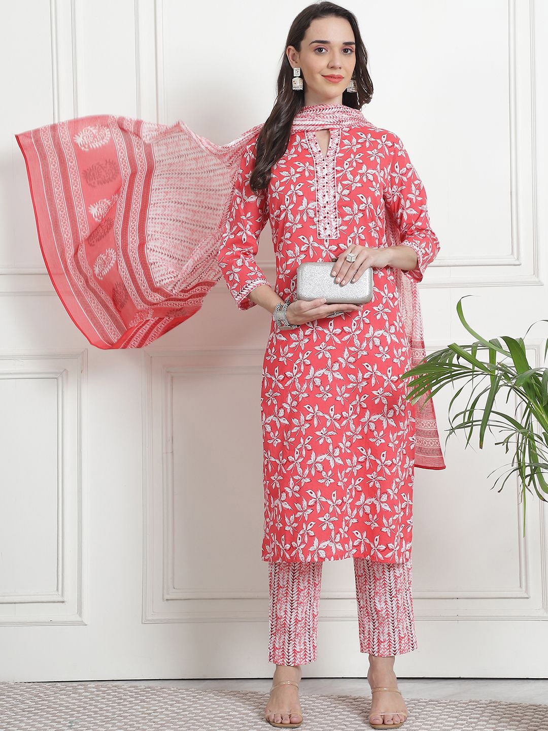 Aawari Floral Printed Mandarin Collar Pure Cotton Straight Kurta With Trousers & Dupatta, Red
Aawari Floral Printed Mandarin Collar Pure Cotton Straight Kurta With Trousers & Dupatta, Red