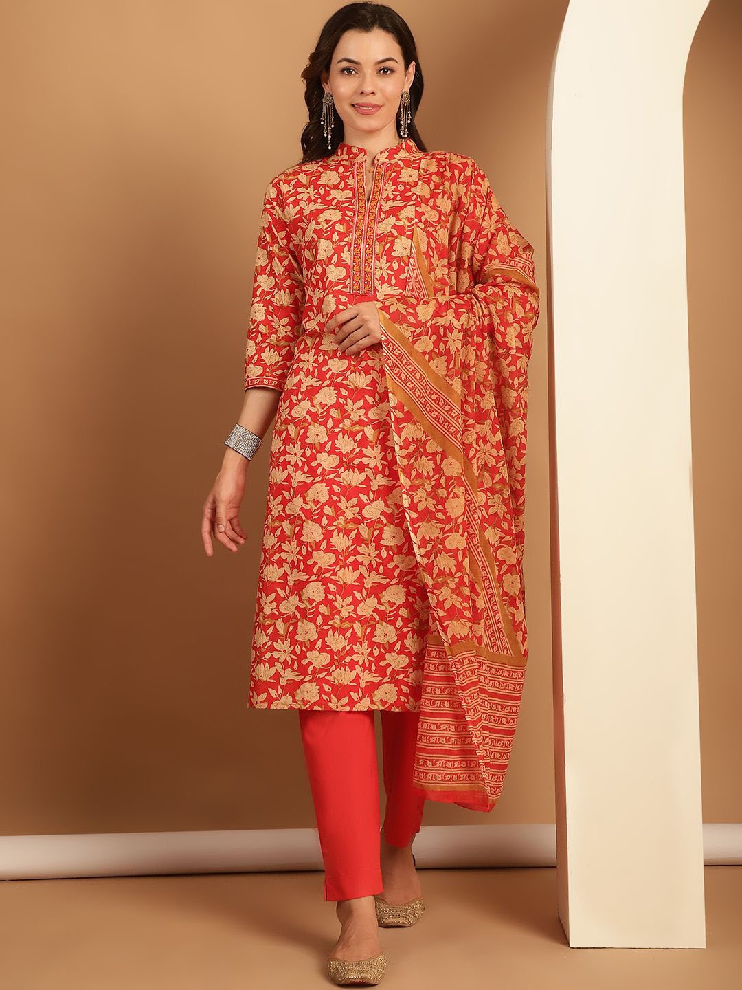 Aawari Floral Printed Mandarin Collar Pure Cotton Straight Kurta With Trousers & Dupatta, Orange
Aawari Floral Printed Mandarin Collar Pure Cotton Straight Kurta With Trousers & Dupatta, Orange