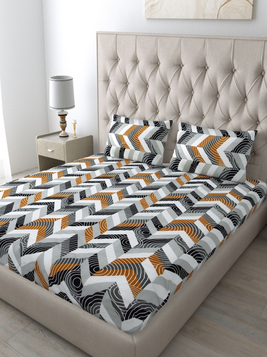 Aura Mustard & White Geometric Printed 250 TC Double Queen Bedsheet With 2 Pillow Covers
Aura Mustard & White Geometric Printed 250 TC Double Queen Bedsheet With 2 Pillow Covers