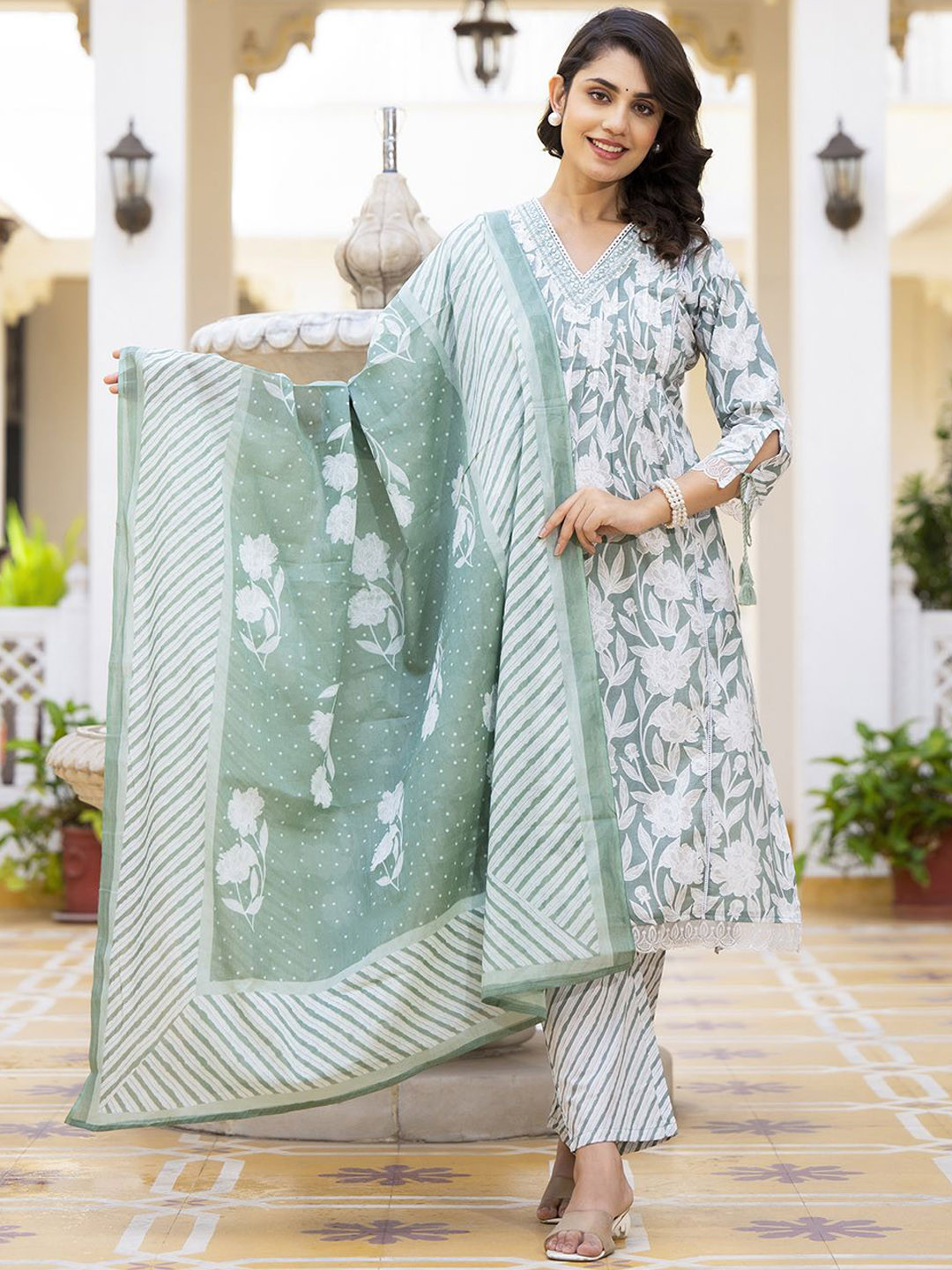Sangria Green Floral Printed Pintuck Pure Cotton A-Line Kurta With Trousers & Dupatta
Sangria Green Floral Printed Pintuck Pure Cotton A-Line Kurta With Trousers & Dupatta