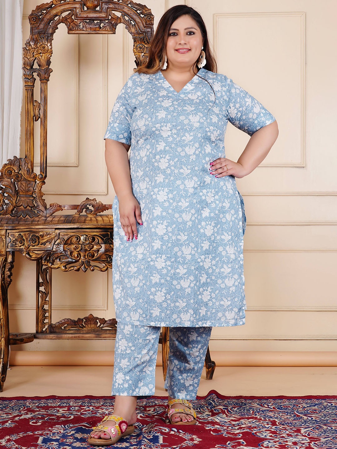 Chaukas Plus Size Floral Printed Straight Pure Cotton Kurta with Trousers, Blue
Chaukas Plus Size Floral Printed Straight Pure Cotton Kurta with Trousers, Blue