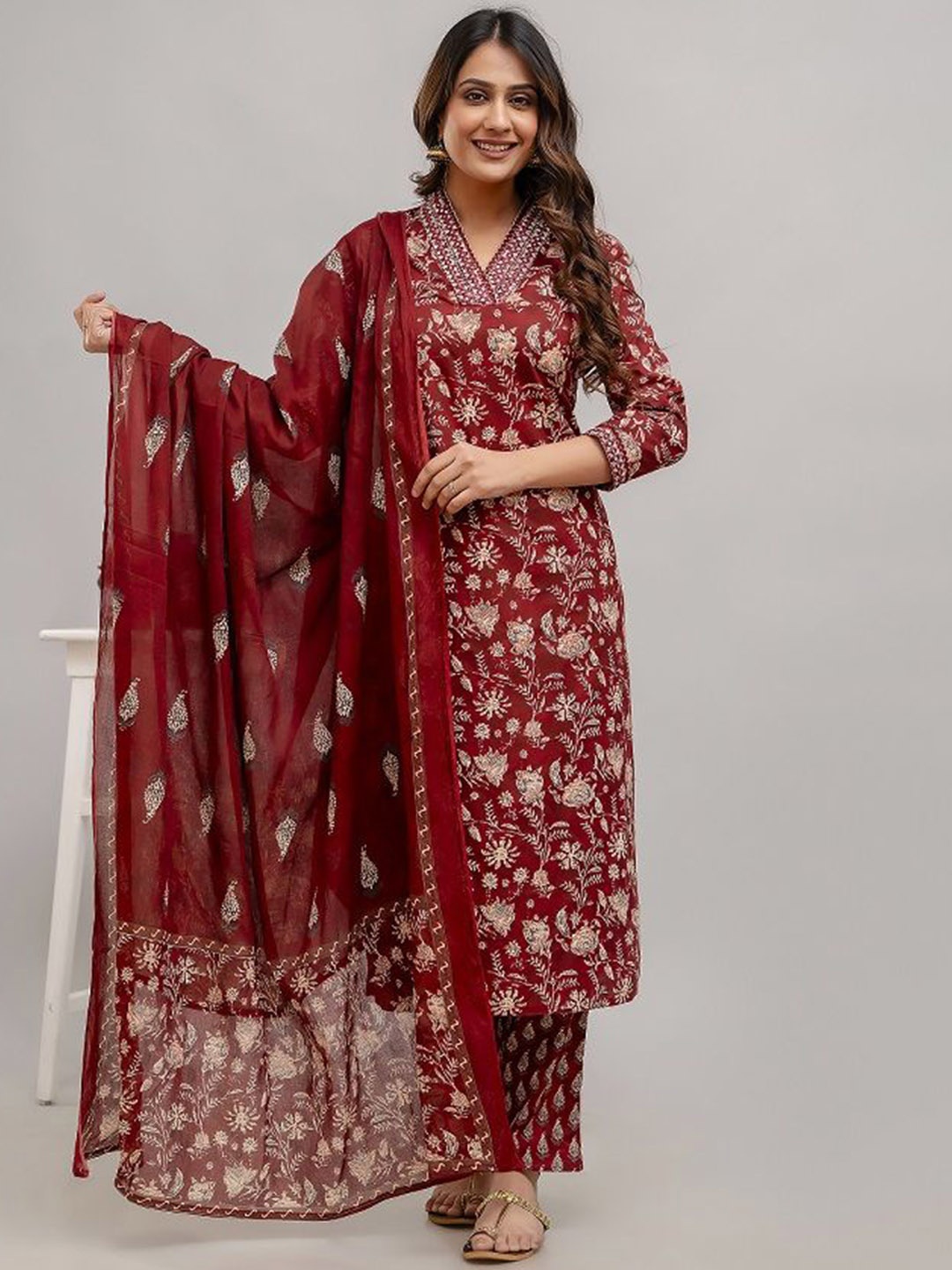 Kesarya Floral Printed Mirror Work Pure Cotton Regular Kurta with Trousers & Dupatta, Maroon
Kesarya Floral Printed Mirror Work Pure Cotton Regular Kurta with Trousers & Dupatta, Maroon