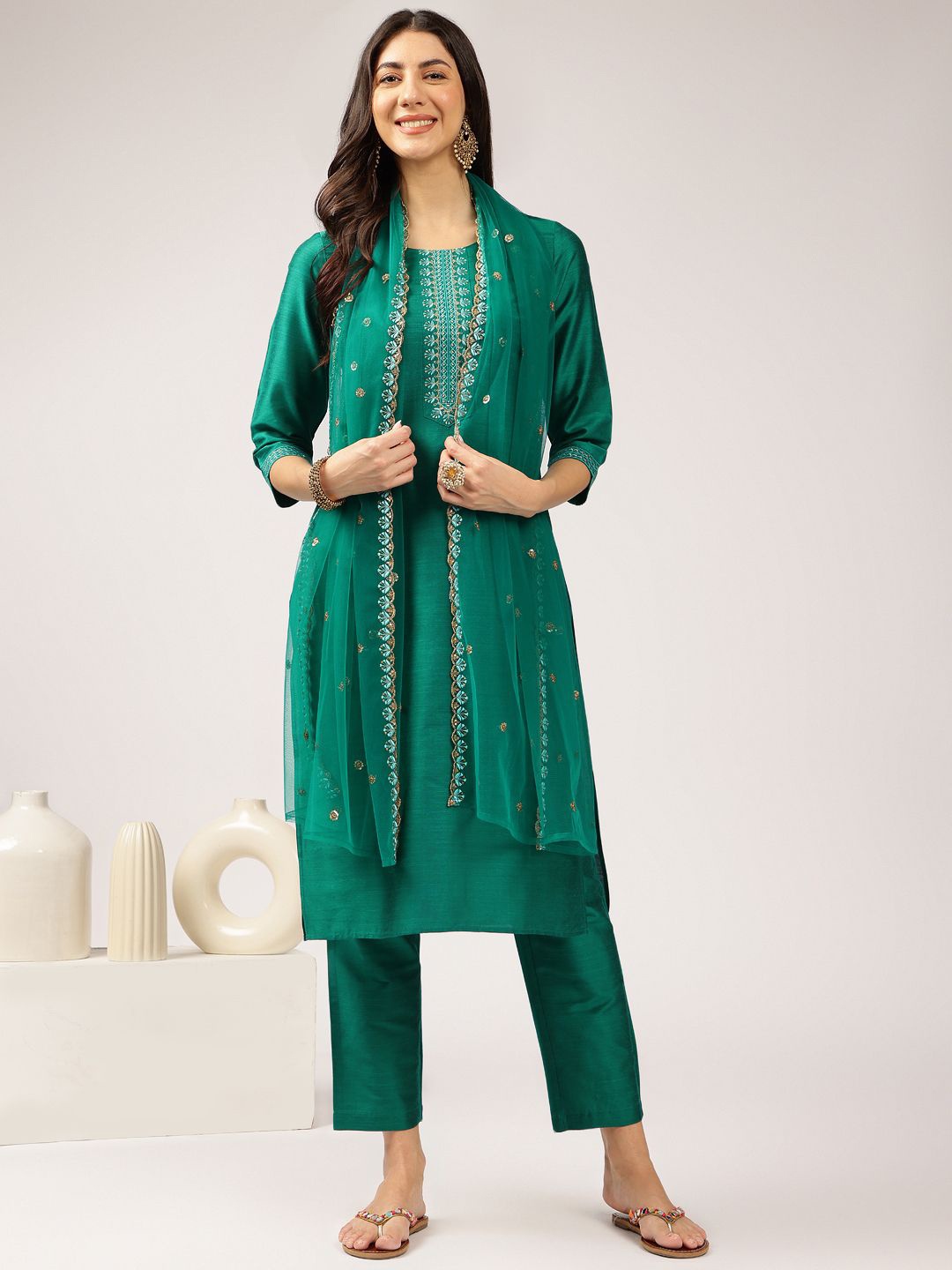 Anouk Floral Embroidered Round Neck Thread Work Straight Kurta With Trousers & Dupatta, Green
Anouk Floral Embroidered Round Neck Thread Work Straight Kurta With Trousers & Dupatta, Green