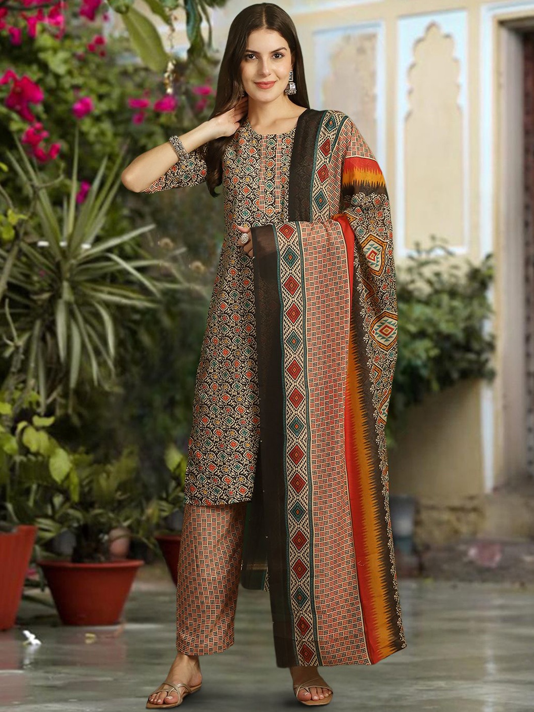 7Threads Floral Printed Regular Pure Cotton Straight Kurta With Trousers & Dupatta, Beige
7Threads Floral Printed Regular Pure Cotton Straight Kurta With Trousers & Dupatta, Beige
