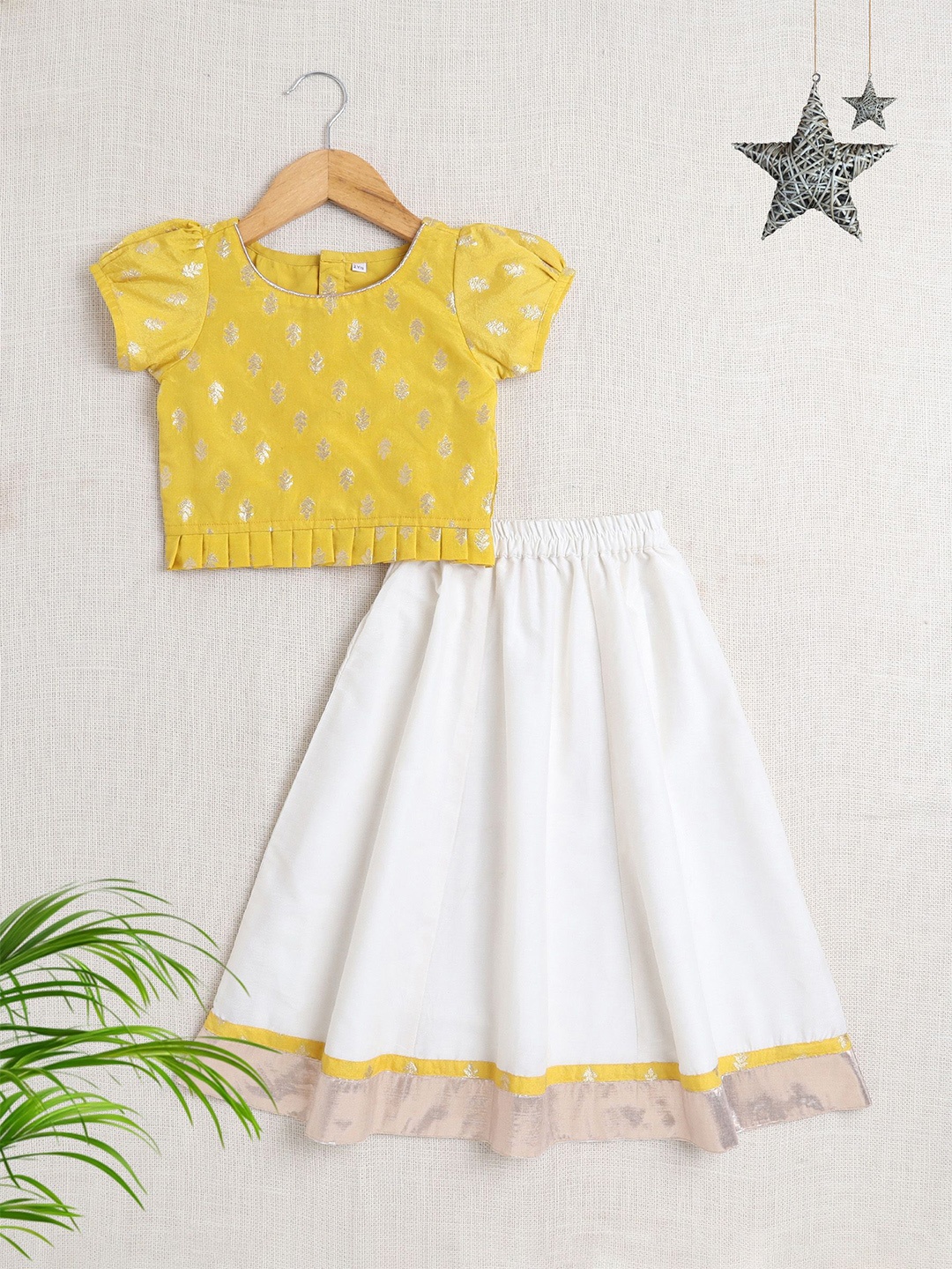 The Magic Wand Girls Ethnic Motifs Woven Design Ready to Wear Lehenga & Choli, Yellow
The Magic Wand Girls Ethnic Motifs Woven Design Ready to Wear Lehenga & Choli, Yellow