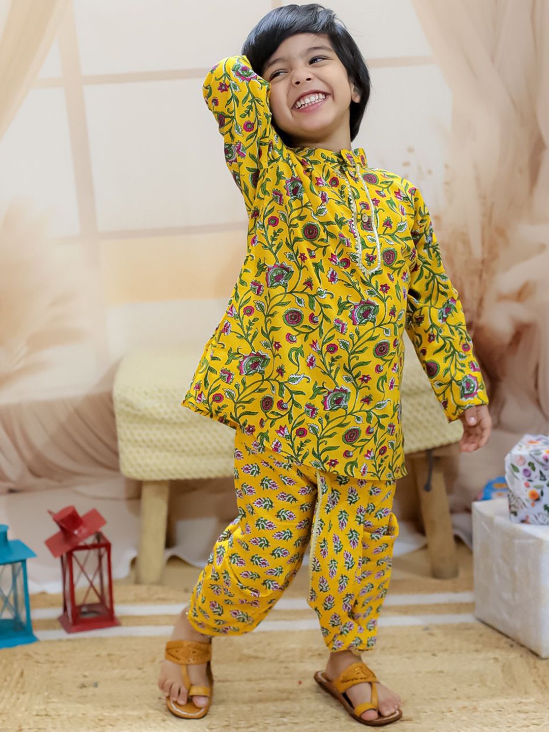 BownBee Boys Floral Printed Regular Gotta Patti Pure Cotton Kurta with Dhoti Pants, Yellow
BownBee Boys Floral Printed Regular Gotta Patti Pure Cotton Kurta with Dhoti Pants, Yellow
