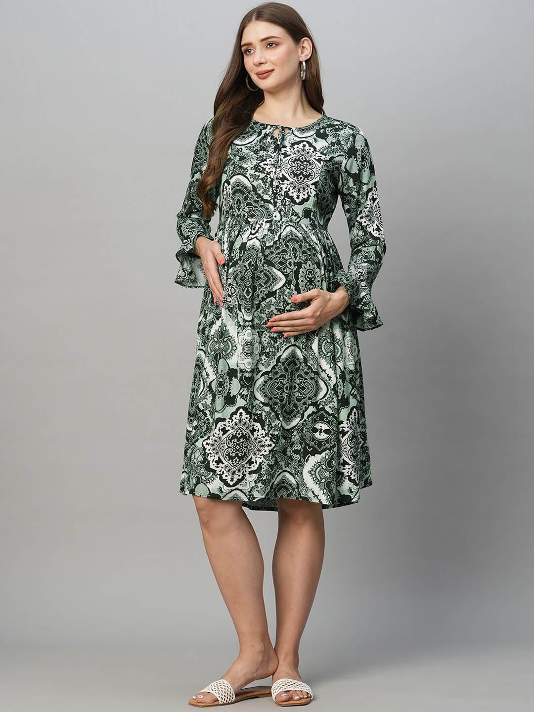 MomToBe Women Abstract Printed Tie Up Neck Maternity Fit & Flare Knee Length Dress, Green
MomToBe Women Abstract Printed Tie Up Neck Maternity Fit & Flare Knee Length Dress, Green