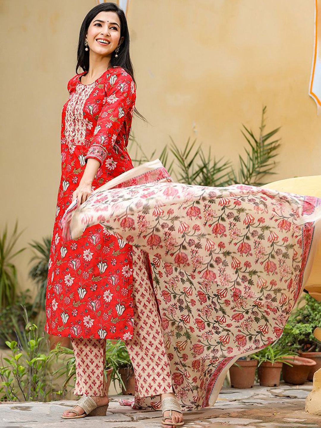 Anouk Floral Printed Round Neck Straight Kurta with Trousers & With Dupatta, Red
Anouk Floral Printed Round Neck Straight Kurta with Trousers & With Dupatta, Red