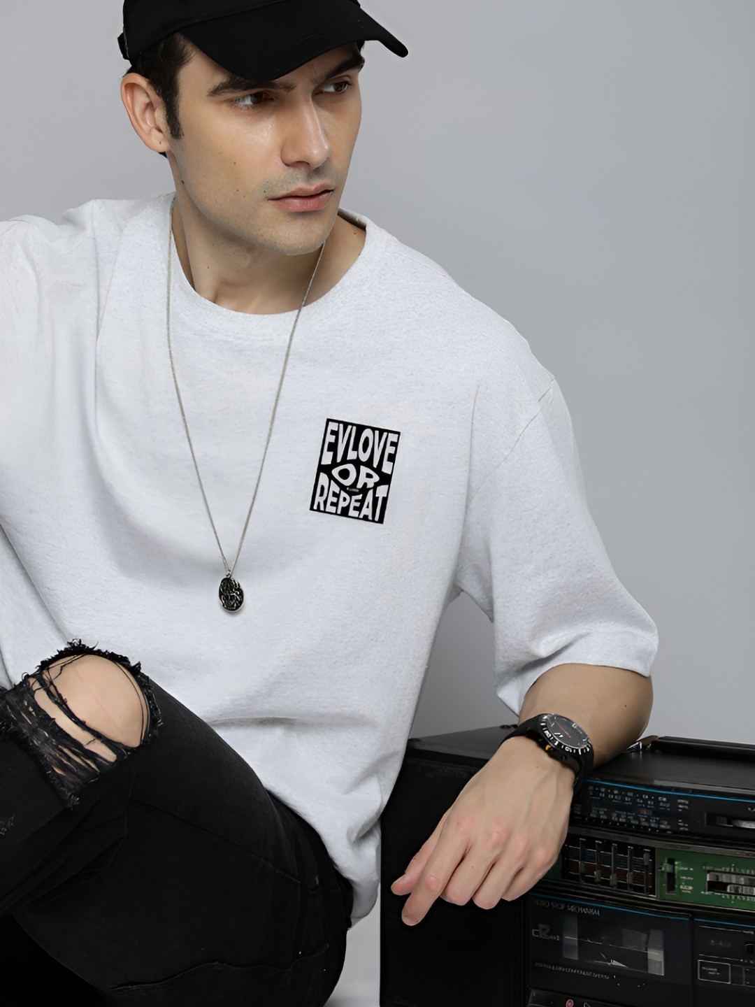 The Roadster Lifestyle Co.Men Graphic Printed Round Neck Cotton Oversized T-Shirt, White
The Roadster Lifestyle Co.Men Graphic Printed Round Neck Cotton Oversized T-Shirt, White