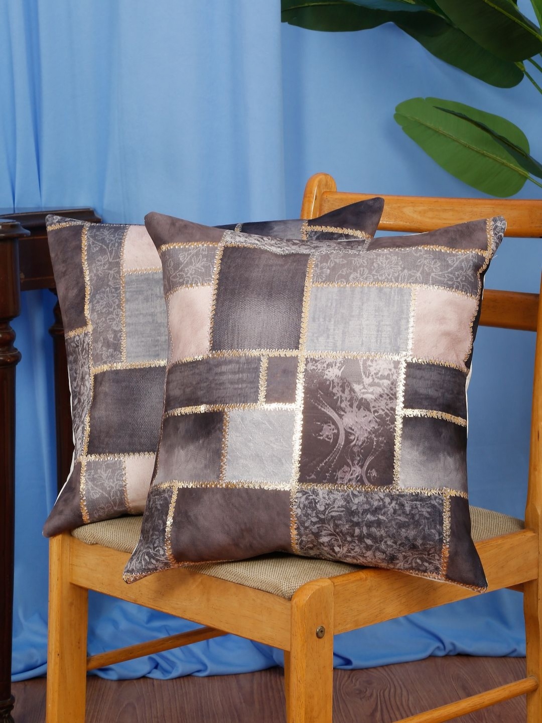 DREAM WEAVERZ Black 2 Pcs Printed & Embroidered Gold Toned Foil Velvet Cushion Covers
DREAM WEAVERZ Black 2 Pcs Printed & Embroidered Gold Toned Foil Velvet Cushion Covers