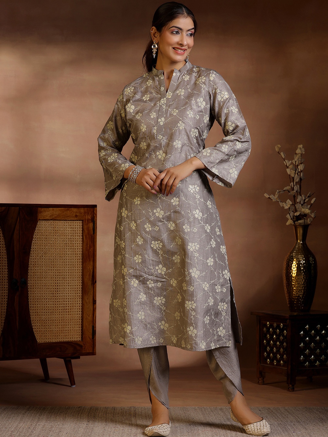Libas Floral Printed Mandarin Collar Mukaish Work Straight Kurta With Dhoti Pants, Grey
Libas Floral Printed Mandarin Collar Mukaish Work Straight Kurta With Dhoti Pants, Grey