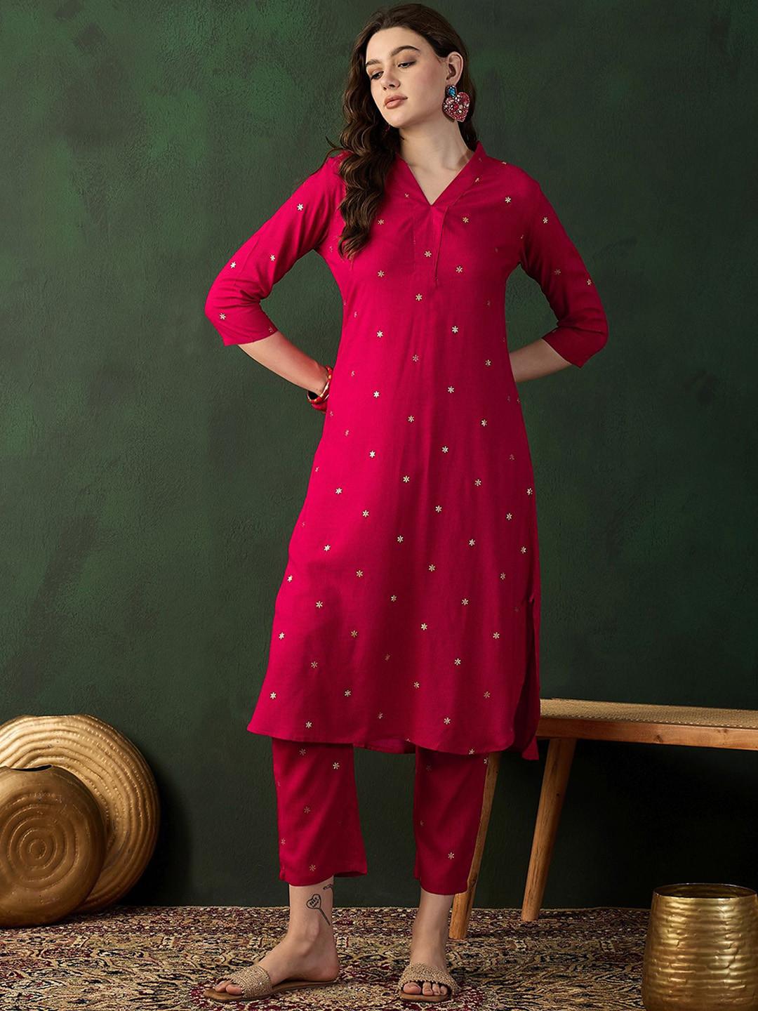Sangria Pink Floral Printed V-Neck Straight Kurta With Trousers 
Sangria Pink Floral Printed V-Neck Straight Kurta With Trousers