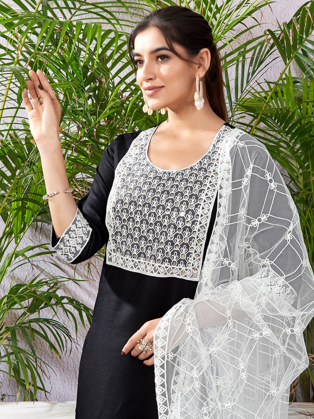 KALINI Ethnic Motifs Embroidered Sequinned Straight Kurta With Trousers & Dupatta, Black
KALINI Ethnic Motifs Embroidered Sequinned Straight Kurta With Trousers & Dupatta, Black