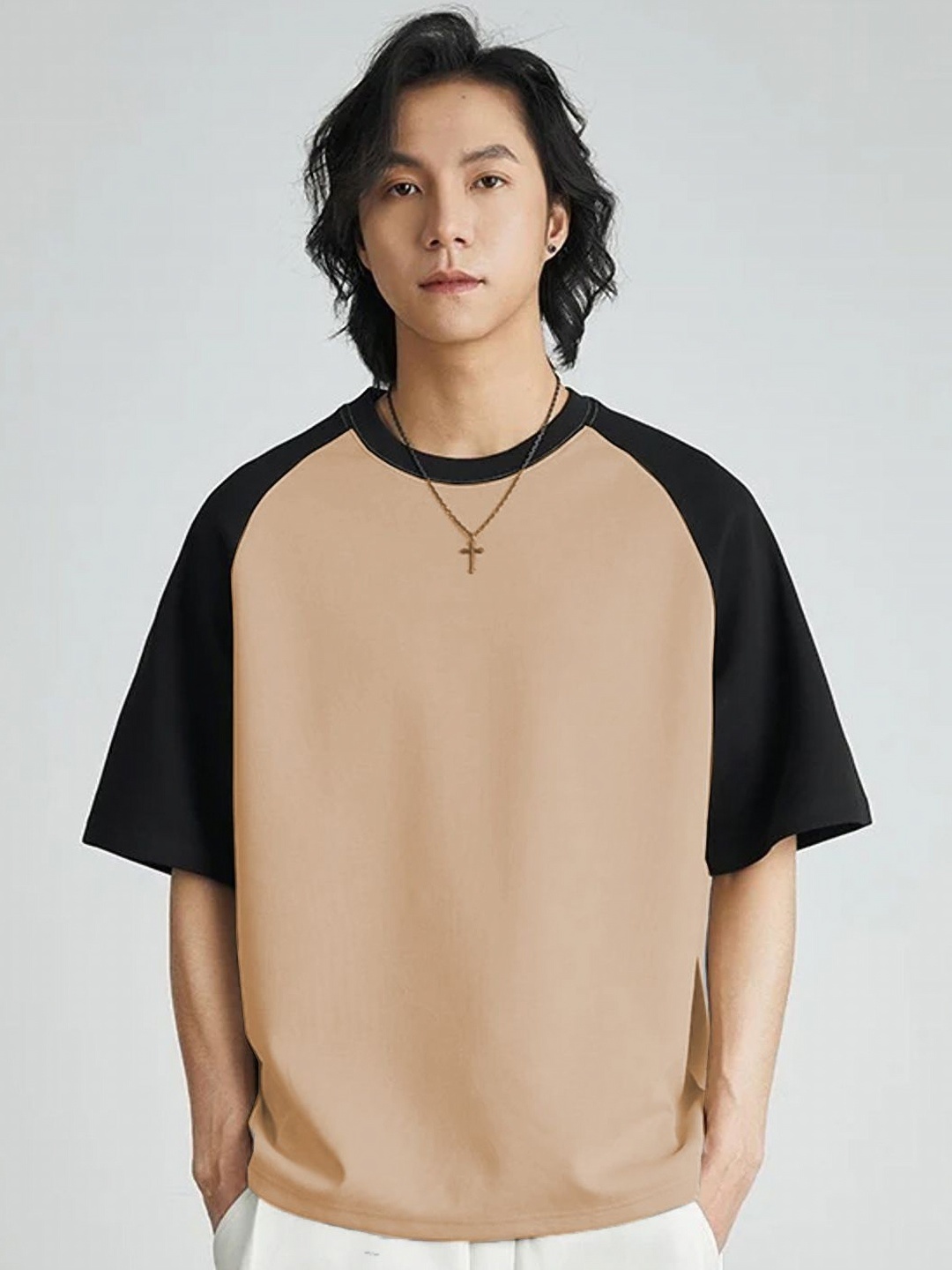 CLAFOUTIS Men Colourblocked Henley Neck Drop-Shoulder Sleeves Raw Edge T-shirt, Camel brown
CLAFOUTIS Men Colourblocked Henley Neck Drop-Shoulder Sleeves Raw Edge T-shirt, Camel brown