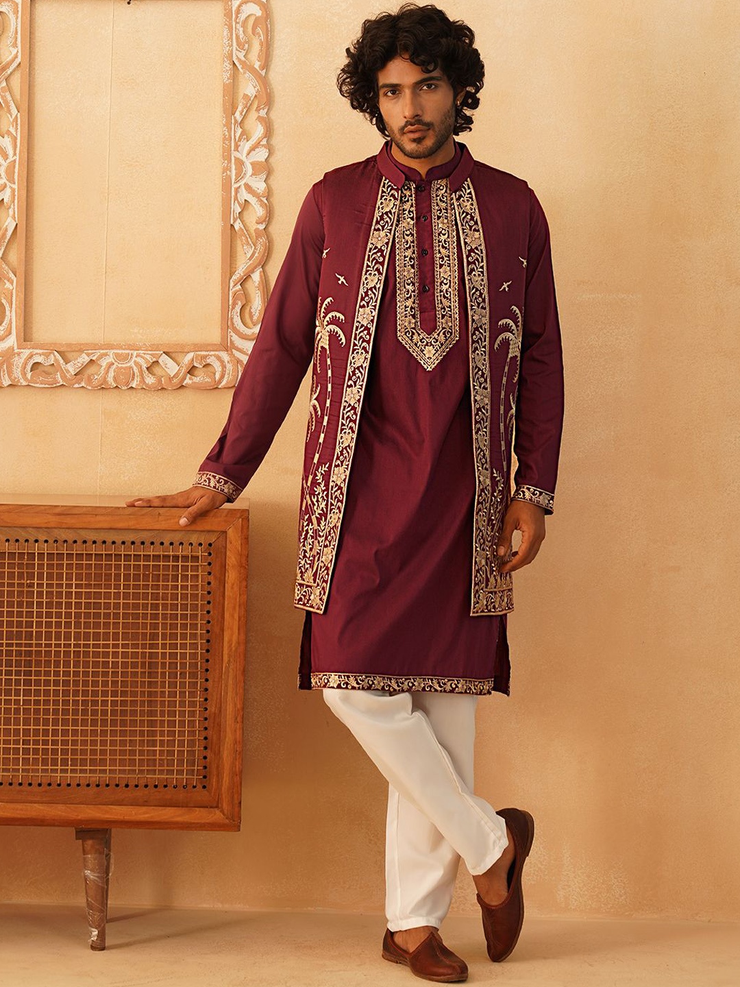 Jompers Ethnic Motifs Embroidered Regular Chikankari Kurta with Pyjamas & Waistcoat, Purple
Jompers Ethnic Motifs Embroidered Regular Chikankari Kurta with Pyjamas & Waistcoat, Purple