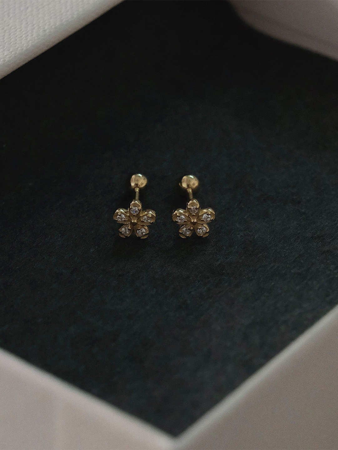 Anushka Jain Jewellery 925 Sterling Silver Gold-Plated CZ Studded Classic Studs
Anushka Jain Jewellery 925 Sterling Silver Gold-Plated CZ Studded Classic Studs