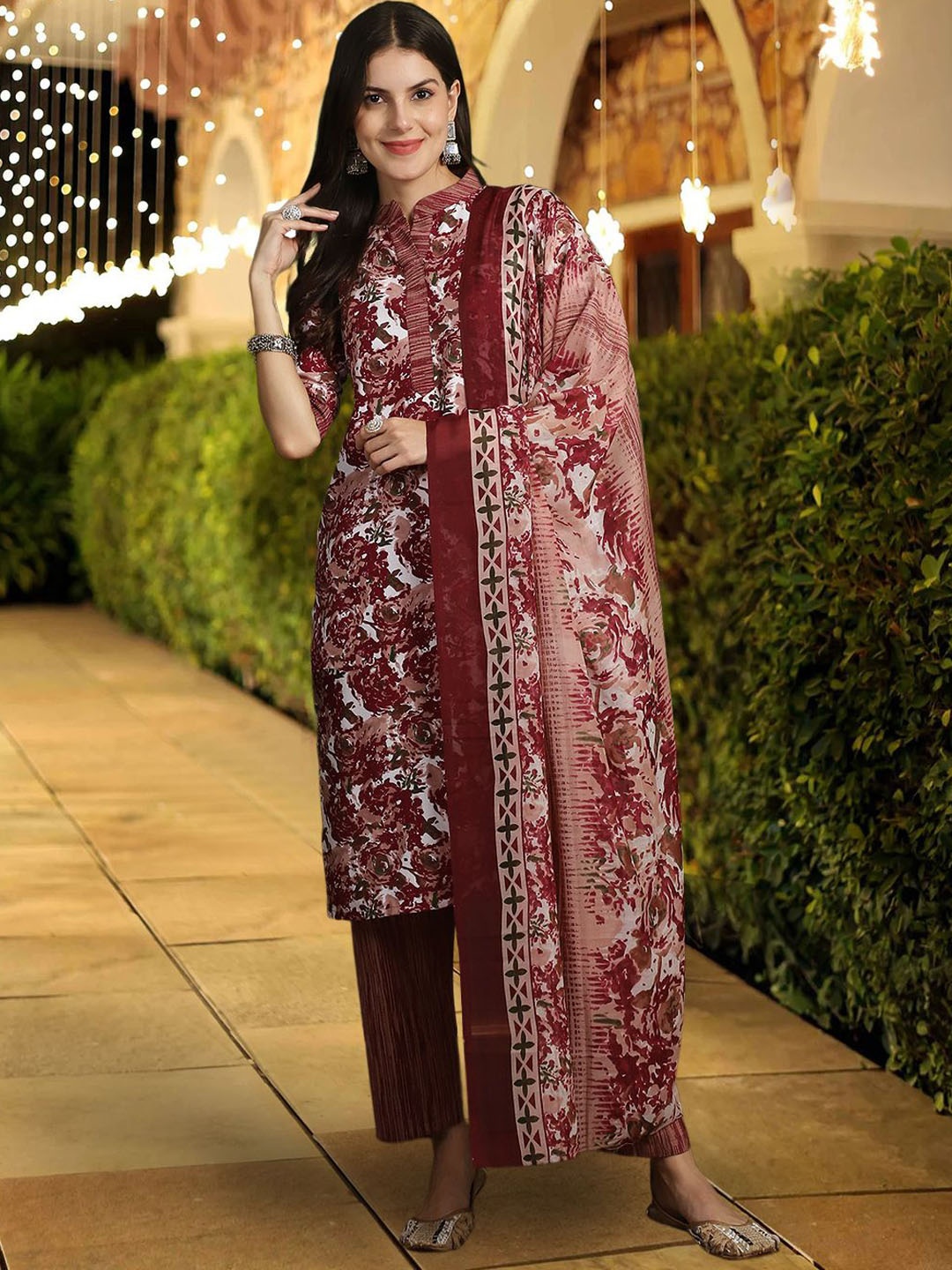 Ethnic basket Printed Mandarin Collar Pure Cotton Straight Kurta With Trousers & Dupatta, Maroon
Ethnic basket Printed Mandarin Collar Pure Cotton Straight Kurta With Trousers & Dupatta, Maroon