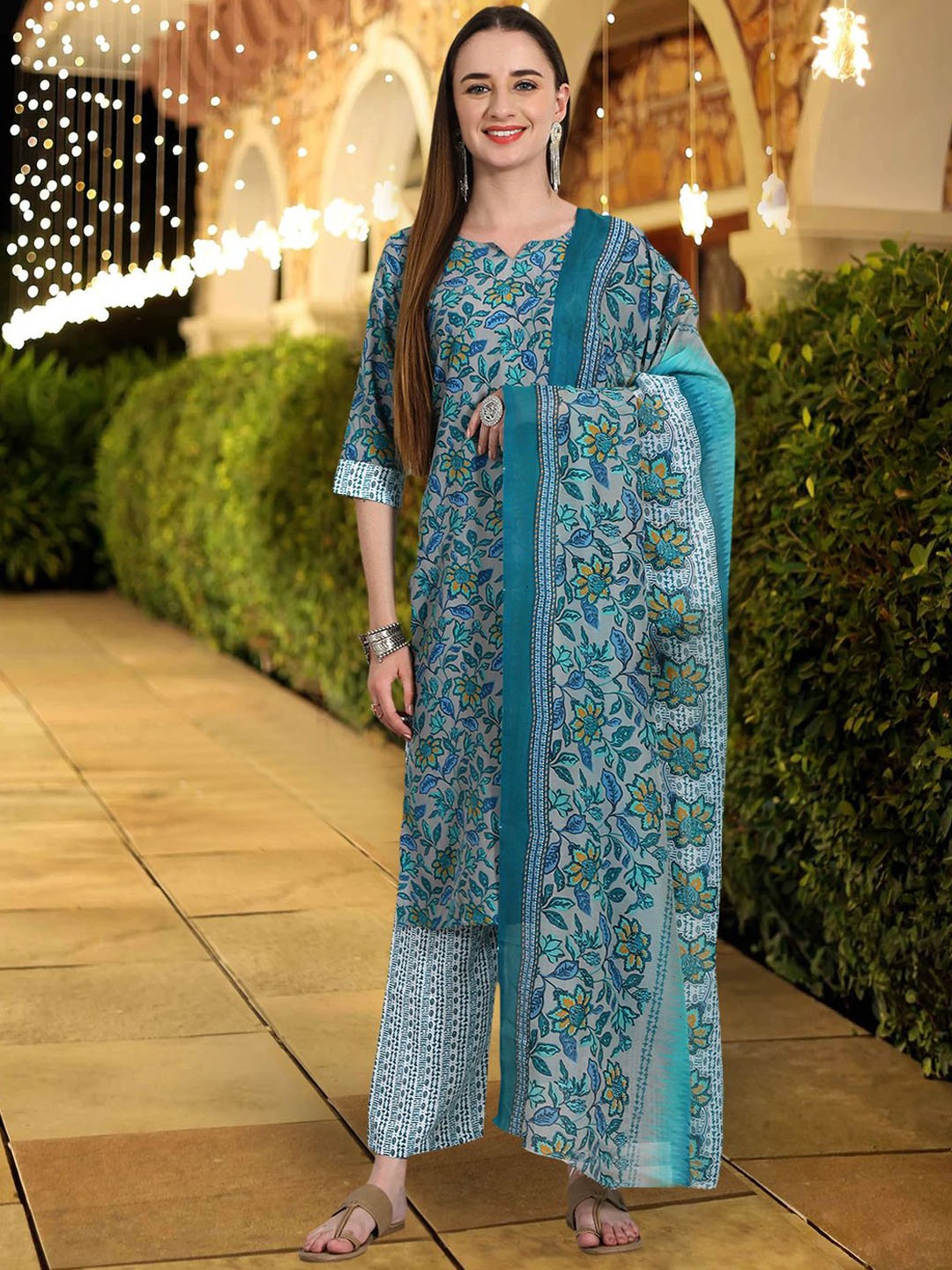 Ethnic basket Floral Printed Notch Neck Pure Cotton Straight Kurta With Trousers & Dupatta, Grey melange
Ethnic basket Floral Printed Notch Neck Pure Cotton Straight Kurta With Trousers & Dupatta, Grey melange